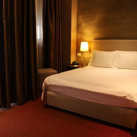 Mondial Hotel Тирана Экстерьер фото