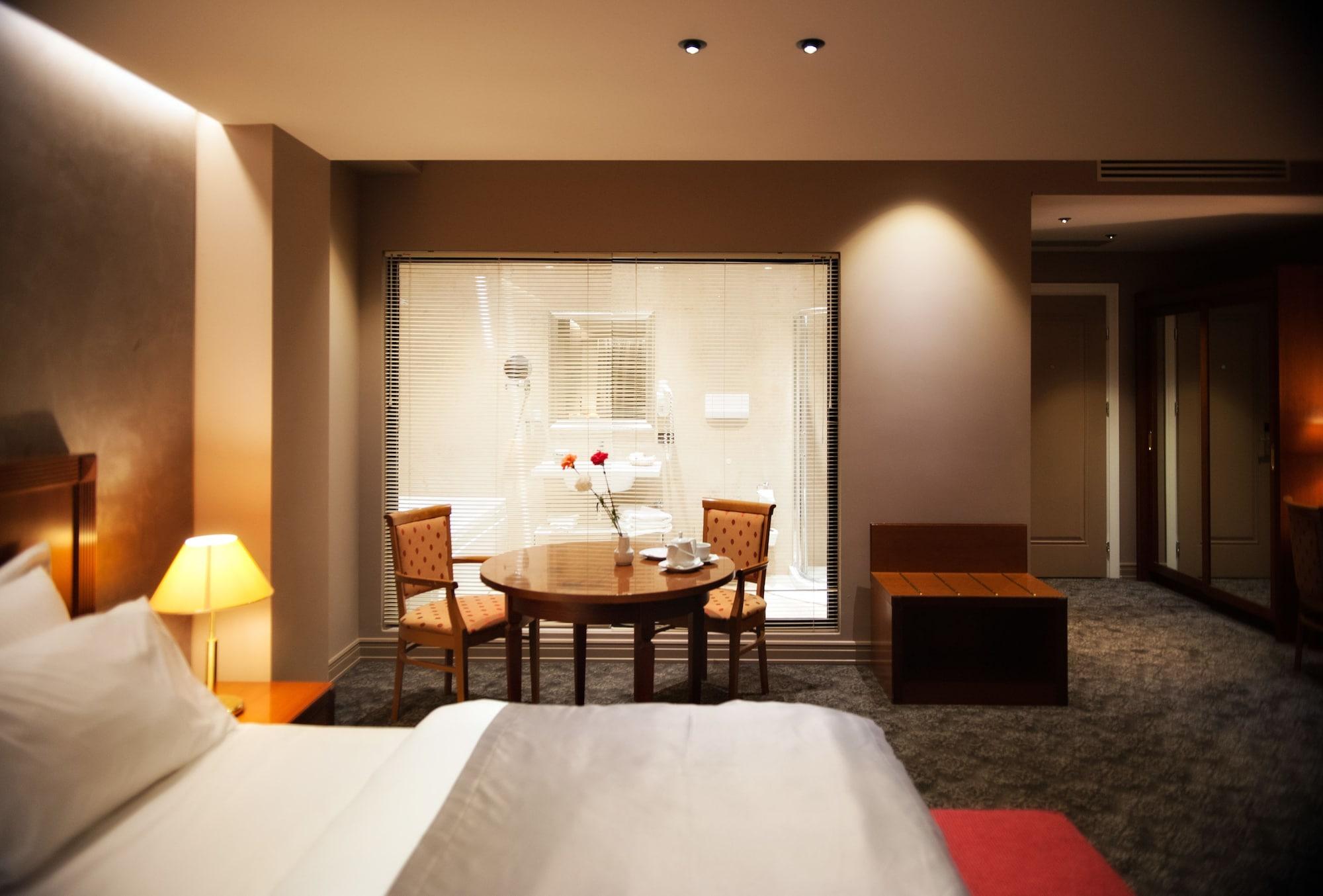 Mondial Hotel Тирана Экстерьер фото