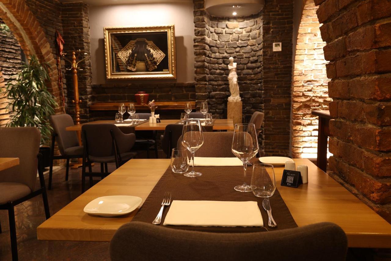 Mondial Hotel Тирана Экстерьер фото
