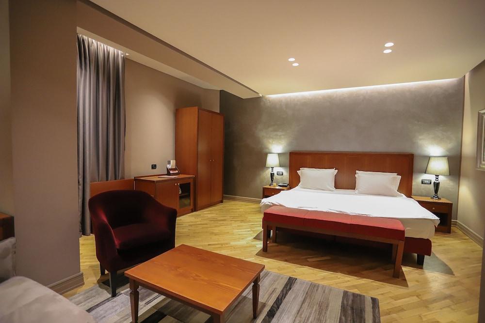 Mondial Hotel Тирана Экстерьер фото