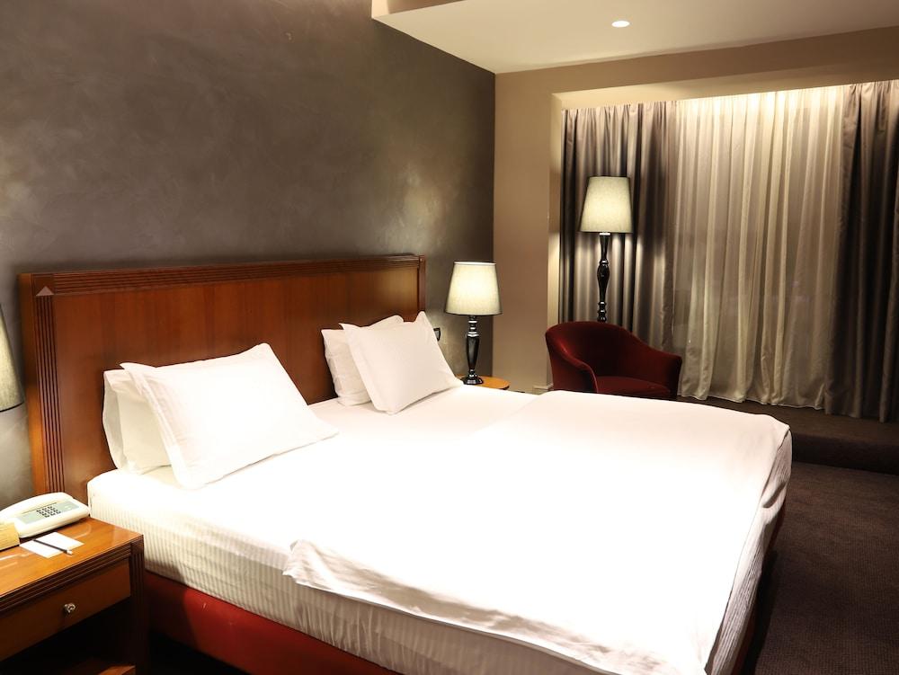 Mondial Hotel Тирана Экстерьер фото