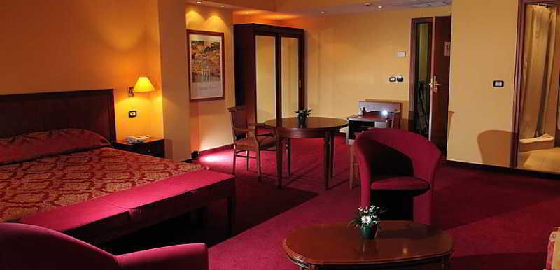 Mondial Hotel Тирана Экстерьер фото
