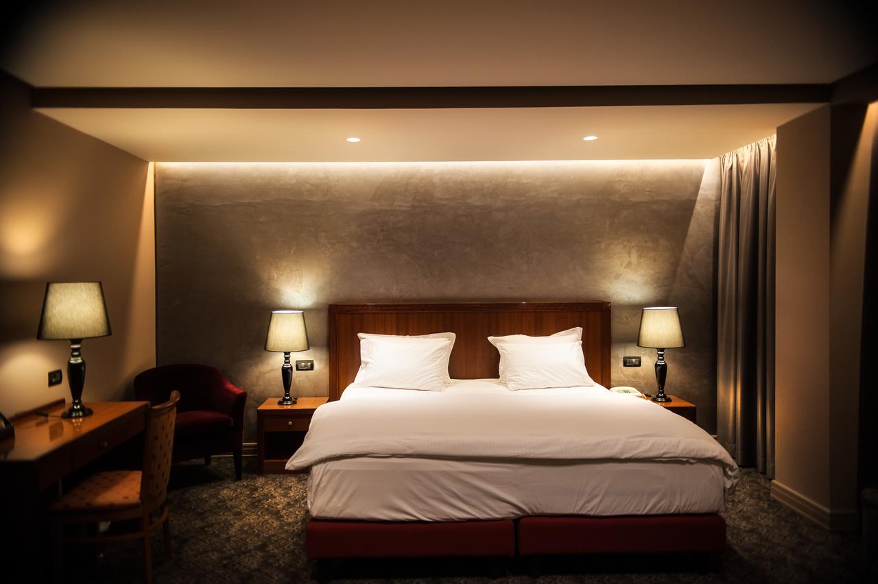 Mondial Hotel Тирана Экстерьер фото